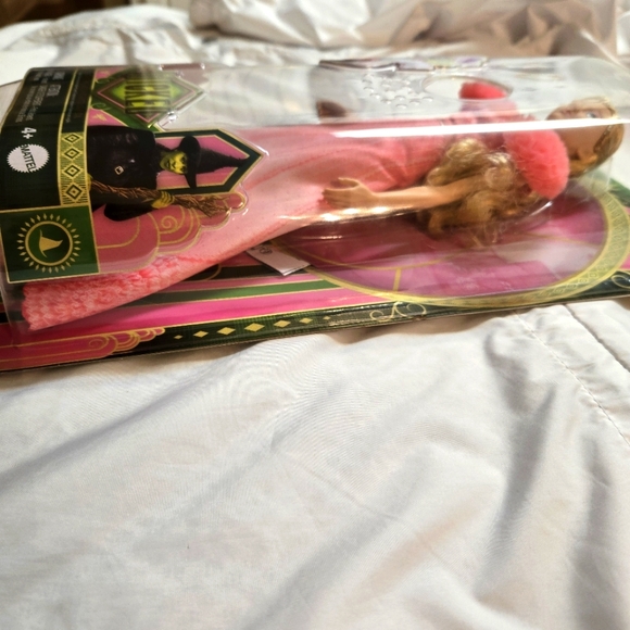 Mattel Wicked Singing Chantante Glinda Misprint URL Collectible NWT Never opened - Picture 5 of 9